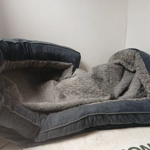 LARGE GREY PET BED
