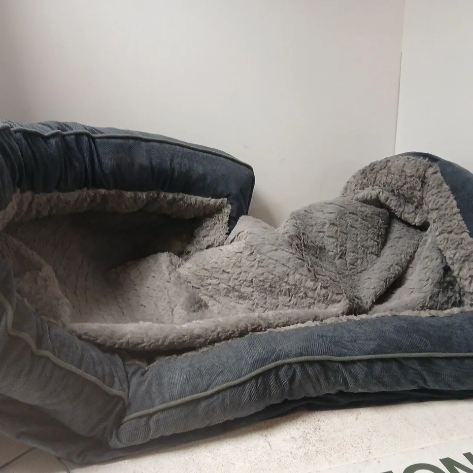 LARGE GREY PET BED