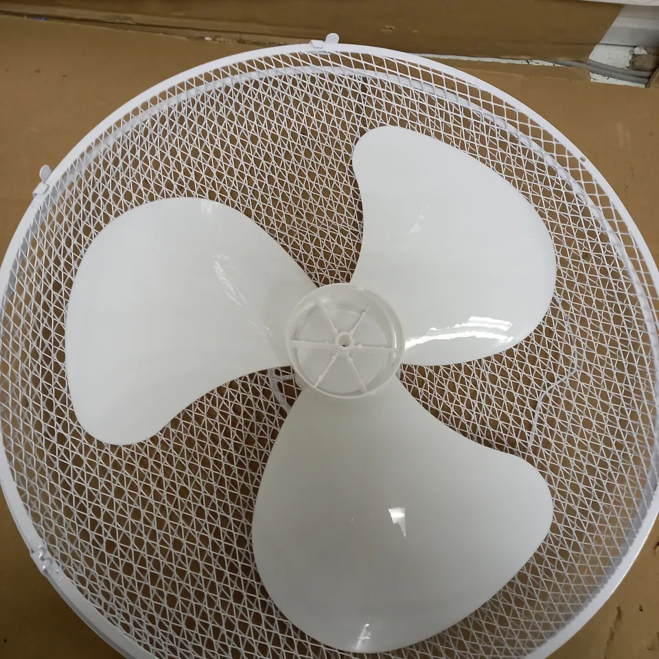 DRAPER 70975 OSCILLATING WALL MOUNTED FAN