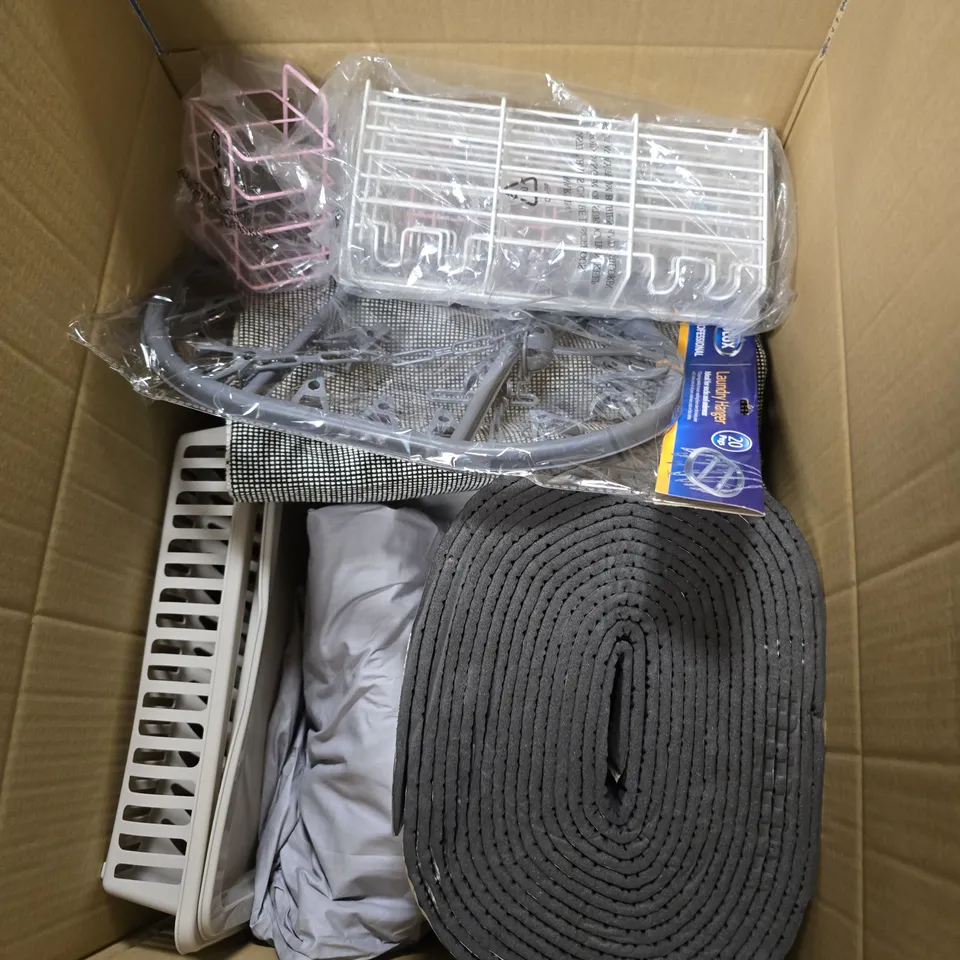 BOX OF APPROXIMATELY 10 ASSORTED HOUSEHOLD ITEMS TO INCLUDE - LAUNDRY HANGER - PHOTO FRAME - DECATHLON TRAVEL PILLOW - ETC - COLLECTION ONLY