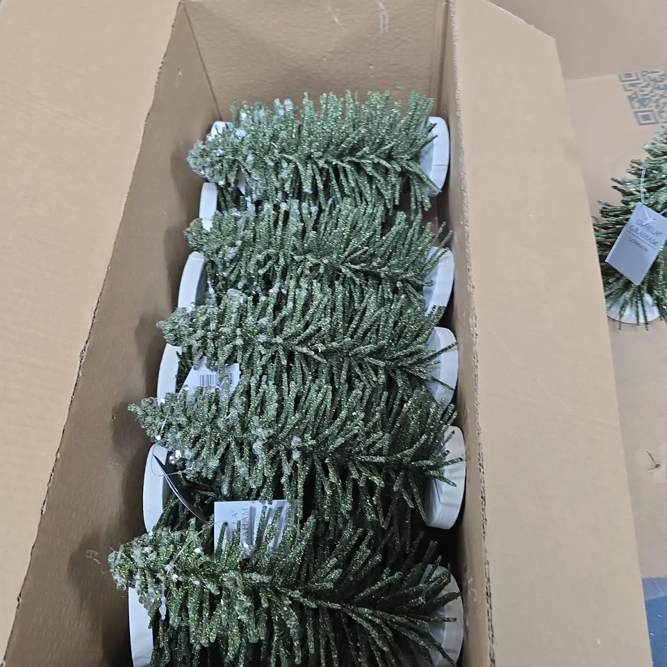 BOX OF APPROXIMATELY 12 GISELA GRAHAM GREEN FESTIVE TREE DECORATIONS