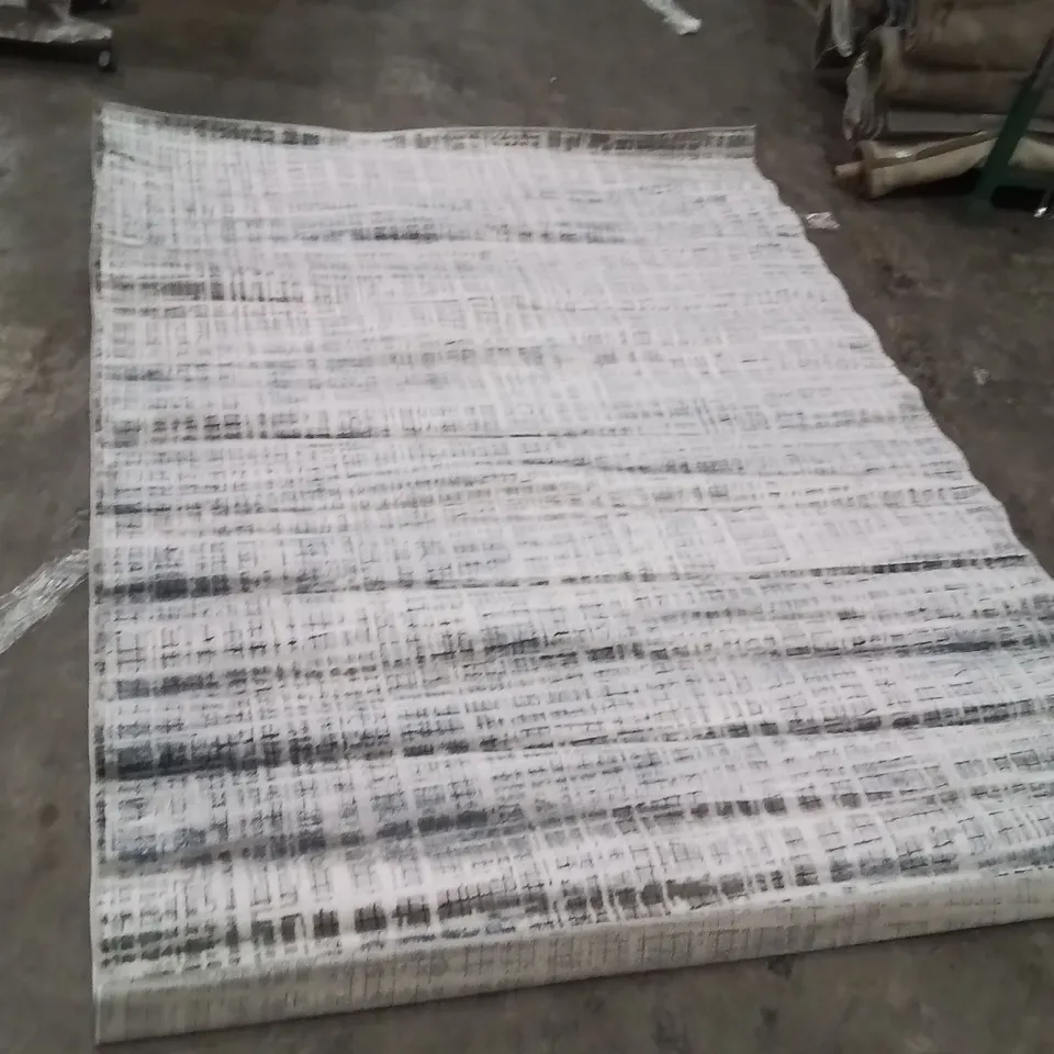 QUALITY DESIGNER RUG APPROXIMATELY 279X200