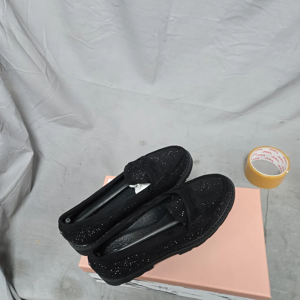 MODA IN PELLE BLACK GLITTER SLIP-ON LOAFERS – WOMEN’S UK 7