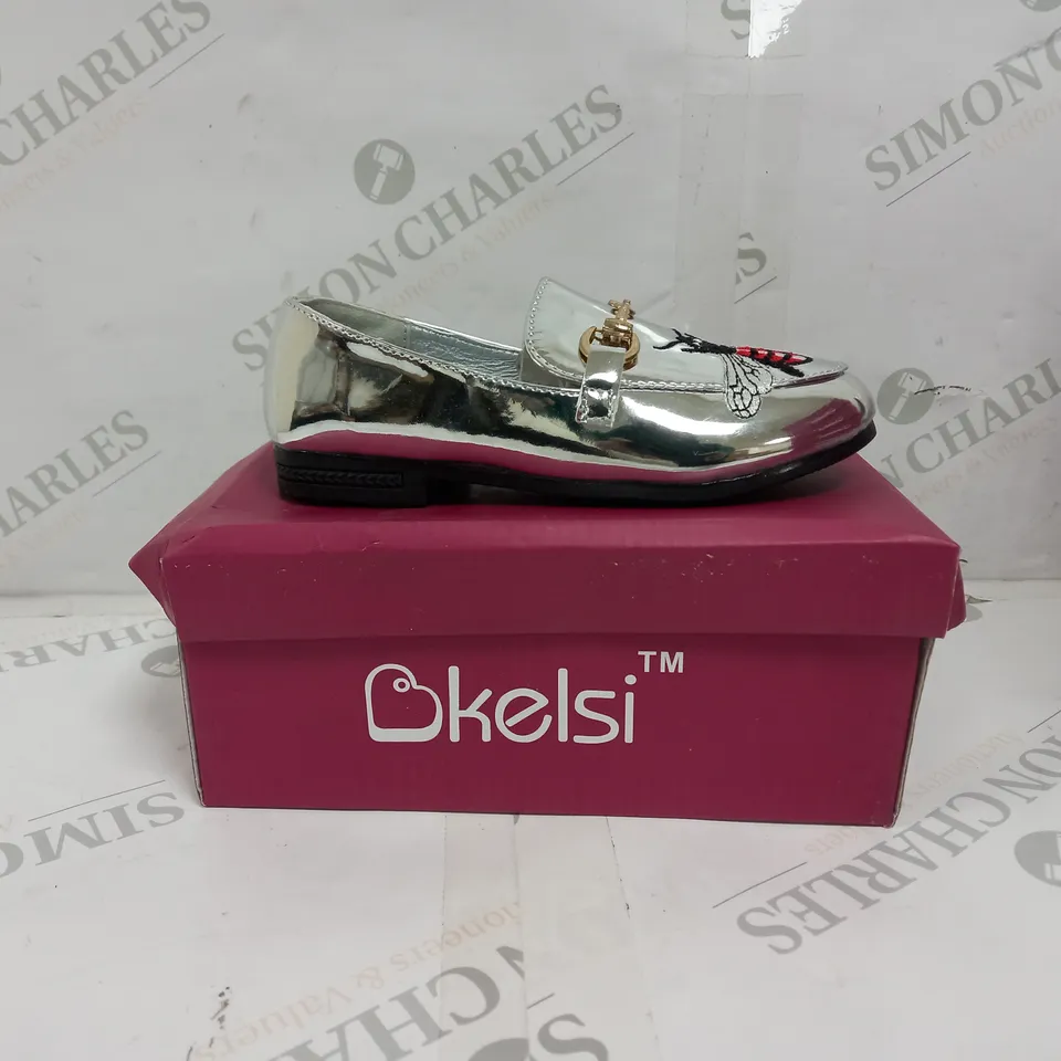 APPROXIMATELY 13 BOXED PAIR OF KELSI KIDS BUTTERFLY EMBROIDERED LOAFERS IN SILVER TO INCLUDE SIZES 1, 2, 8, 9, 10, 11, 12, 13