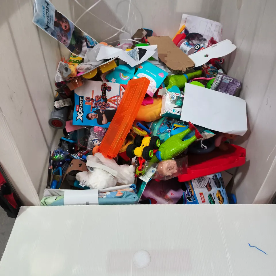 CAGE CONTAINING A LARGE QUANTITY OF KIDS TOYS AND GAMES TO INCLUDE DOG POOLS , BABY DOLLS , TODDLER CLOCKS AND NERF GUNS , ETC 