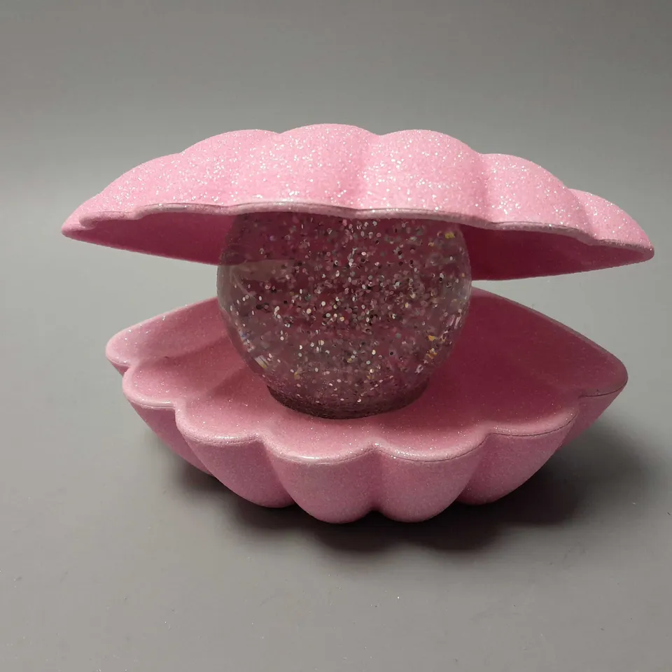 BOXED PINK GLITTER CLAM WITH GLITTER PEARL COLOUR CHANGING LED LAMP