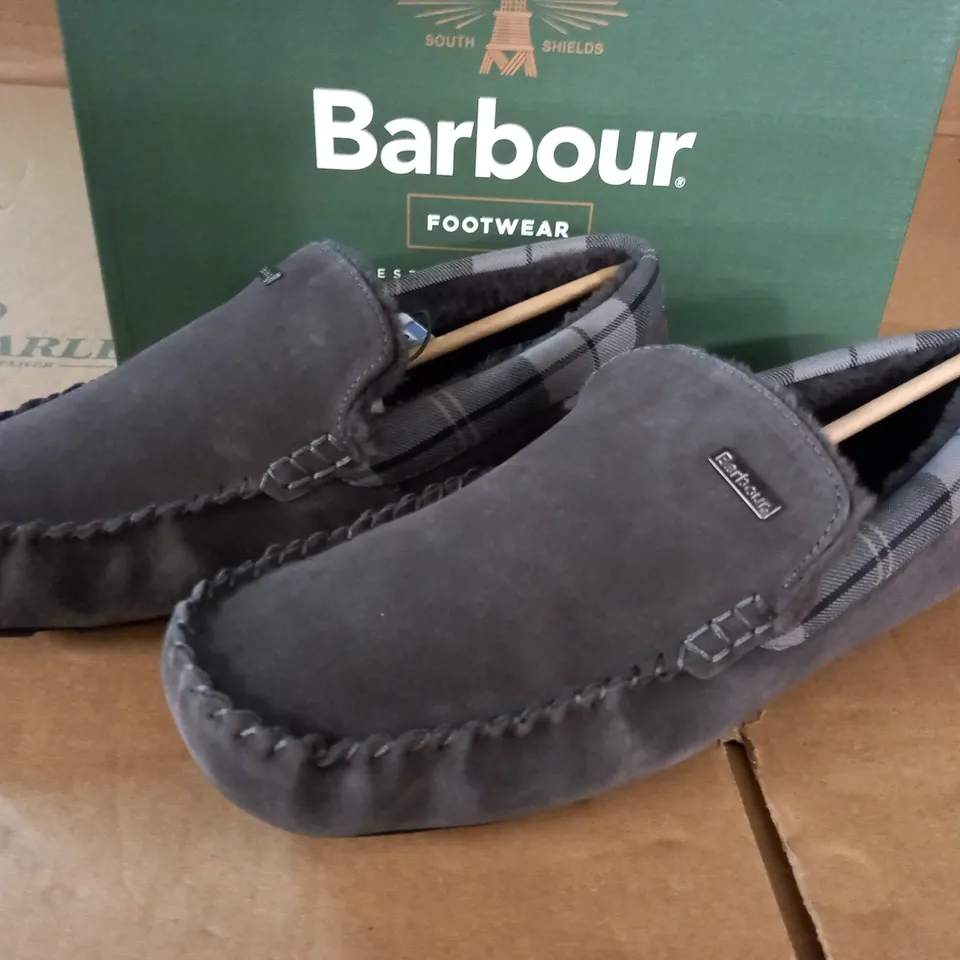 PAIR OF BARBOUR MONTY SLIPPERS IN GREY - UK 9
