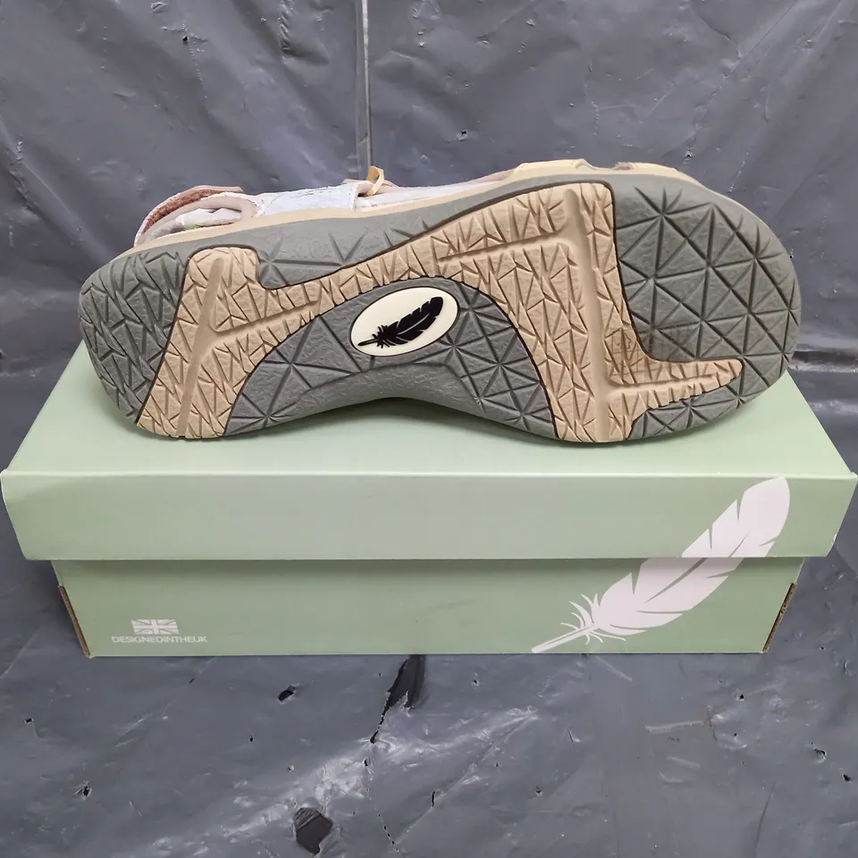 BOXED PAIR OF WOMENS FREE SPIRIT SUEDE MULTI SANDALS SIZE 6