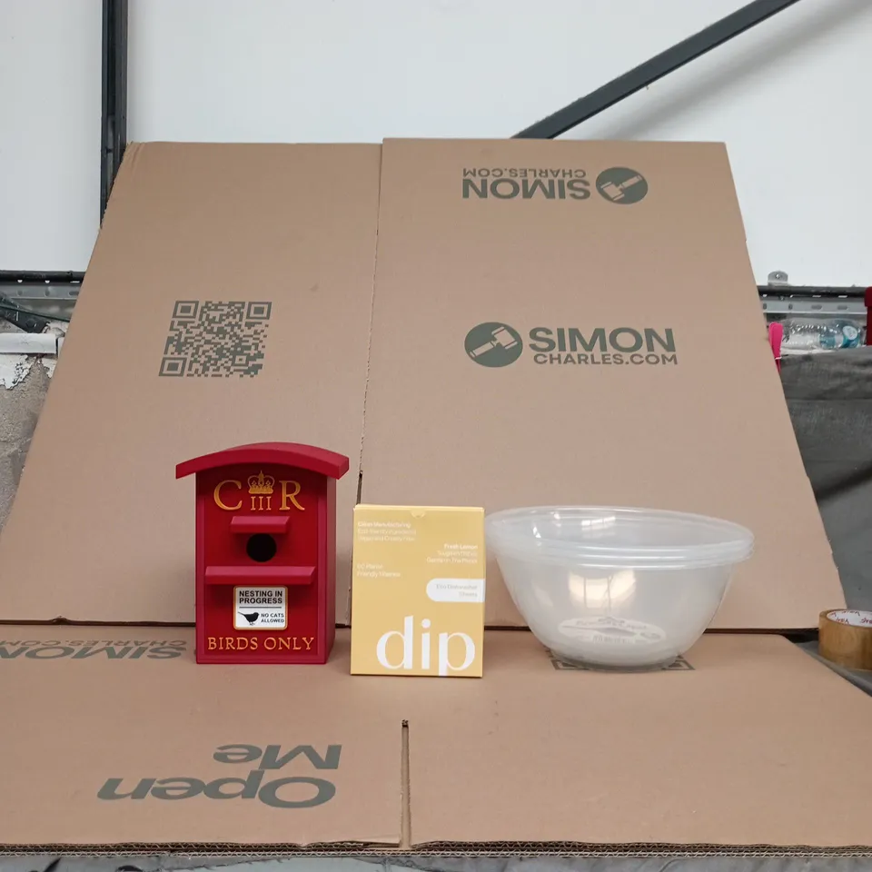 BOX OF APPROXIMATELY 10 ASSORTED ITEMS INCLUDING BIRD BOX, DIP ECO DISHWASHER SHEETS AND SOZALI MIXING BOWL