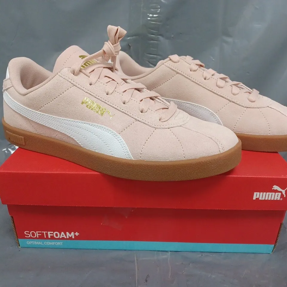 BOXED PAIR OF PUMA CLUB II SHOES IN ROSE QUARTZ SIZE UK 8