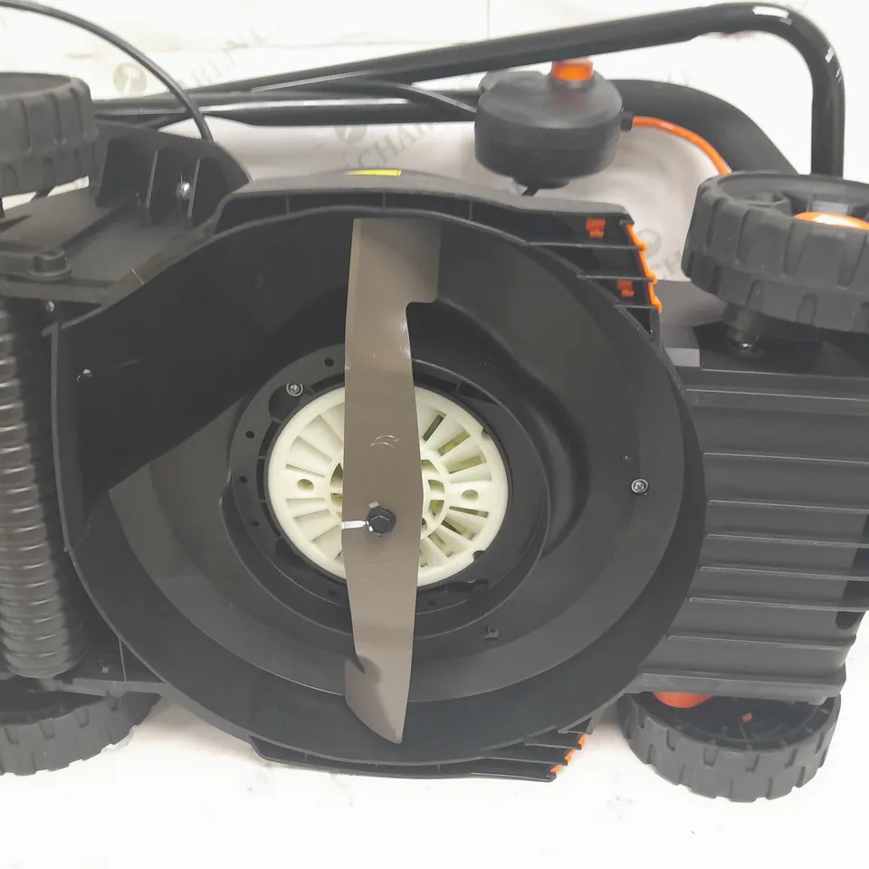 BOXED YARD FORCE ELECTRIC LAWNMOWER 
