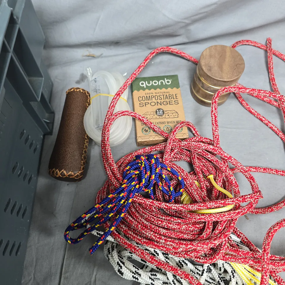 BOX OF ASSORTED ITEMS TO INCLUDE - WOOL - ROPE - SPONGE 