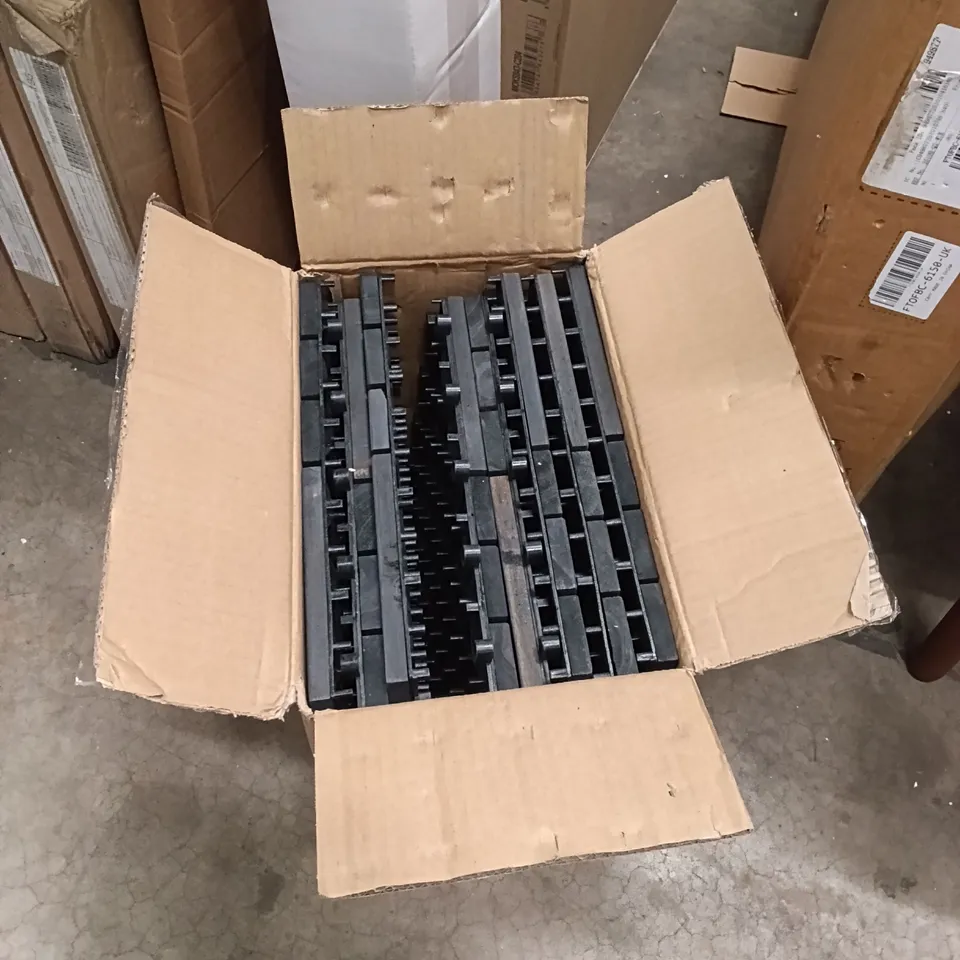 BOXED PLASTIC TILES - BLACK (1 BOX)