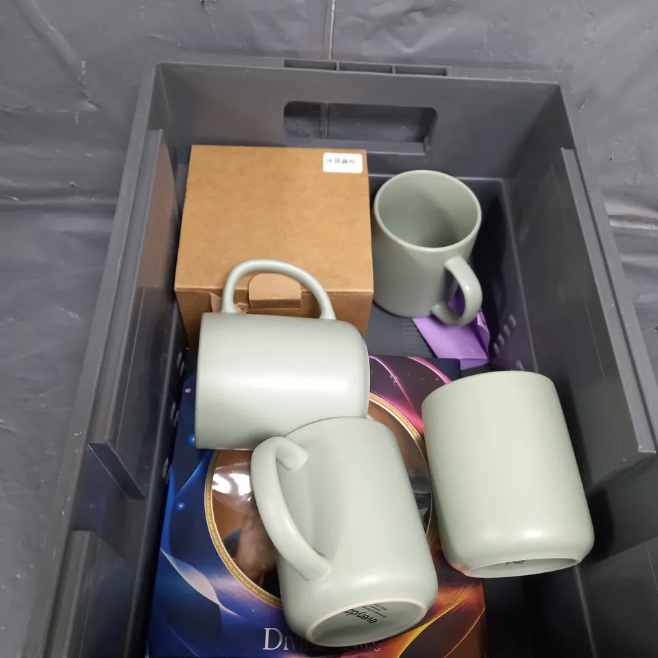 APPROXIMATELY 5 ASSORTED HOUSEHOLD ITEMS TO INCLUDE PLATES , MUGS , ETC 