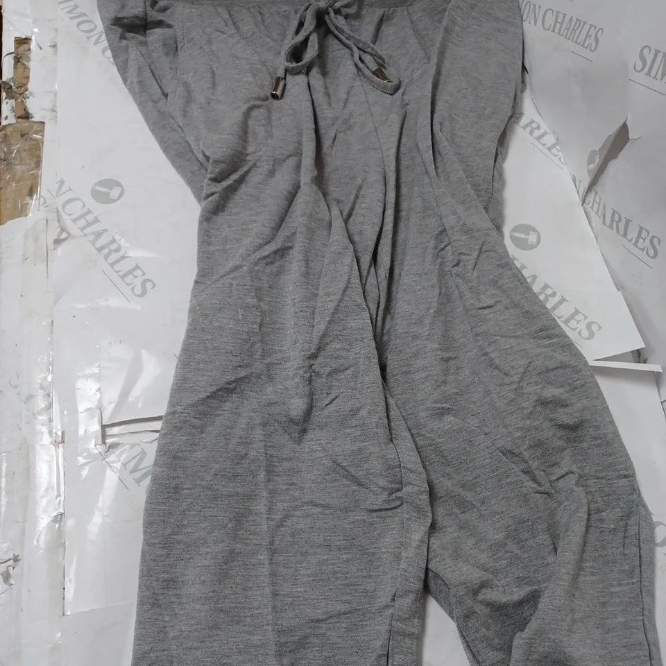 APPROXIMATELY 10 CLOTHING INCLUDING: SLEEVELESS BLOUSES, VELVET SHIRTS BY MICHELE HOPE, WATERPROOF SLEEVELESS JACKET BY WYNNE LAYERS (ALL OF DIFFERENT SIZES)