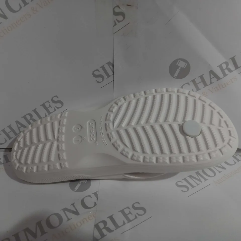 CROC CLASSIC FLIP FLOPS IN WHITE - EUR 37-38