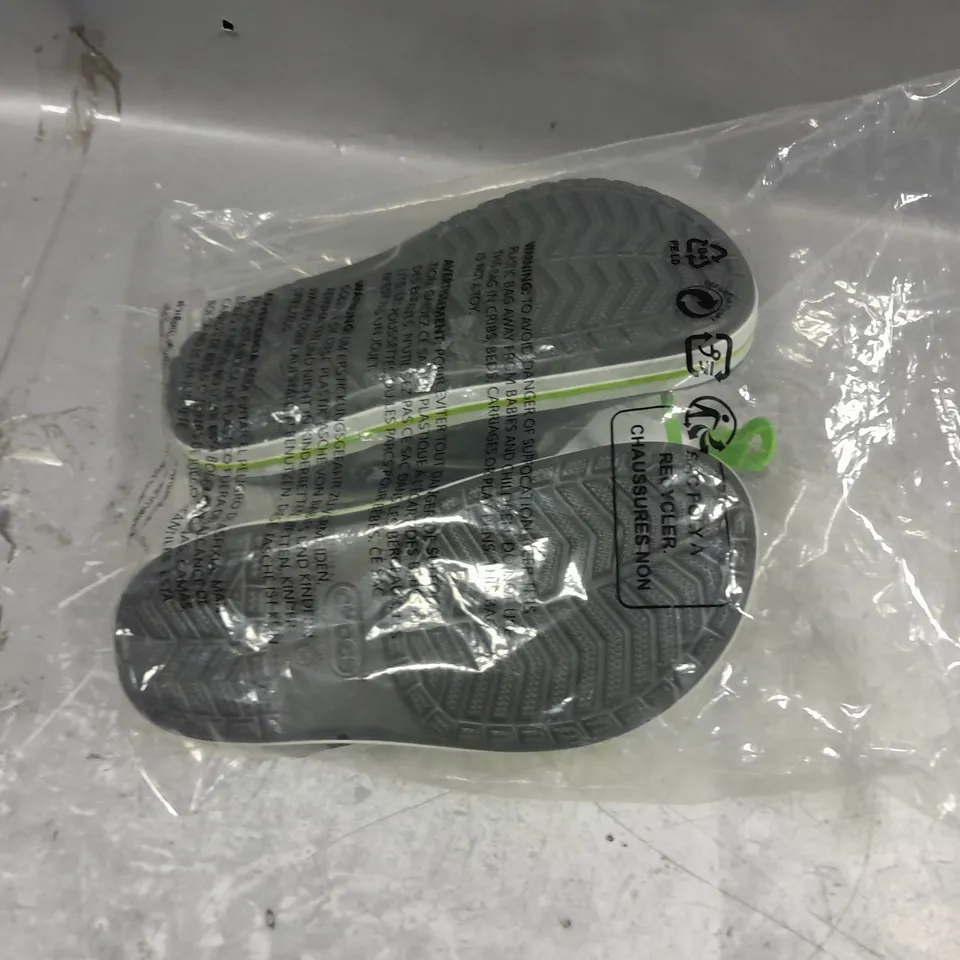 BAGGED PAIR OF CROCS BAYABAND CLOG SLATE GREY/LIME PUNCH UK M7/W8