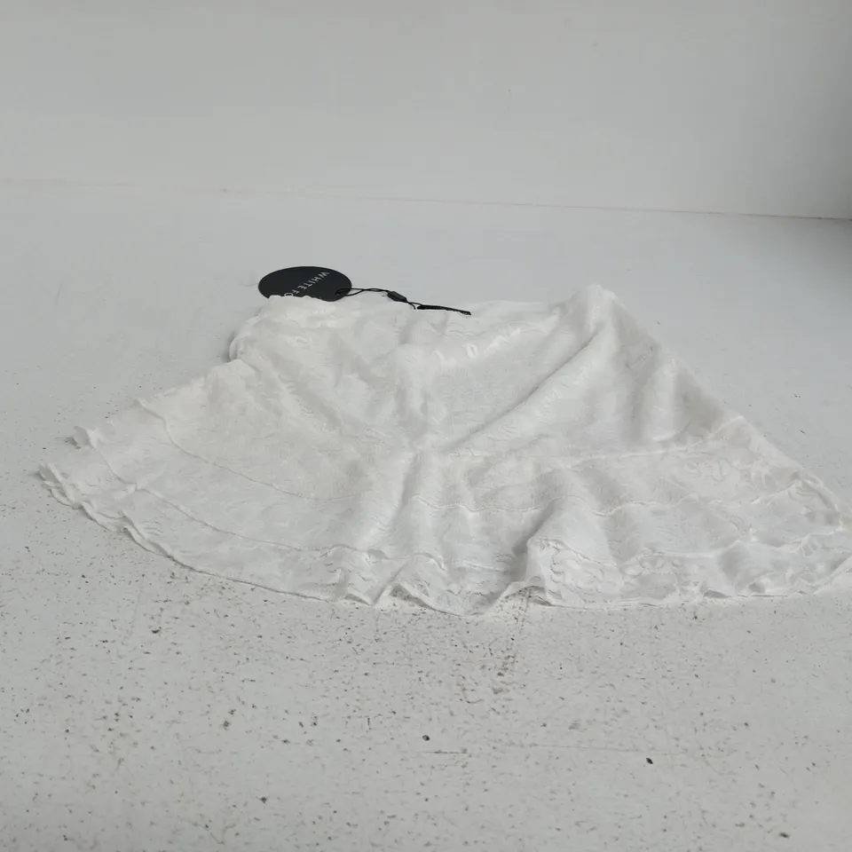 WHITE FOX BOUTIQUE WHITE LACE MINI SKIRT UK 6 (XS) – WHITE