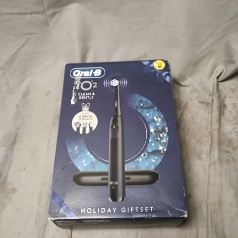 ORAL-B IO2 ELECTRIC TOOTHBRUSH HOLIDAY GIFT SET – BOXED