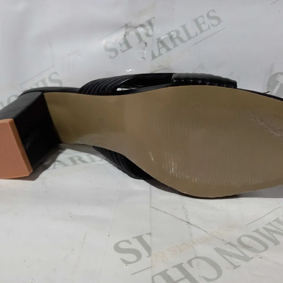 DESIGNER STYLE HEELS IN BLACK EU SIZE 40