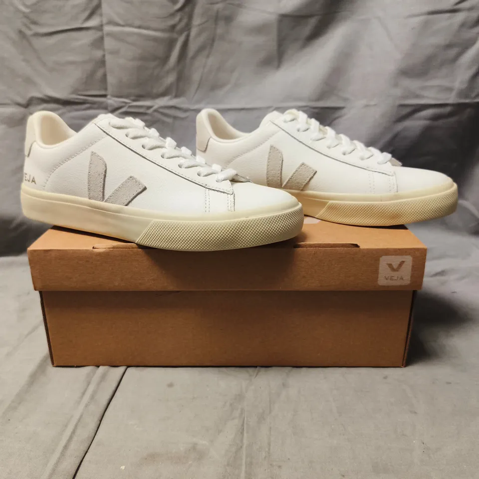BOXED PAIR OF VEJA TRAINERS IN WHITE SIZE UK 4