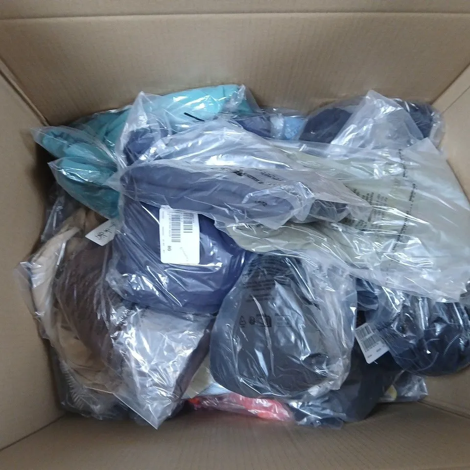 BOX OF APPROXIMATELY 20 ASSORTED CLOTHING AND FASHION ITEMS IN VARIOUS STYLES, SIZES, AND COLOURS - COLLECTION ONLY