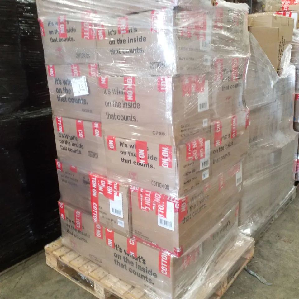 PALLET CONTAINING ASSORTED CLOTHING INCLUDING LONG SLEEVE TOPS, TAKE A WANDER OUTDOOR CLUB HOODIES & KNIT BUTTON UP VESTS