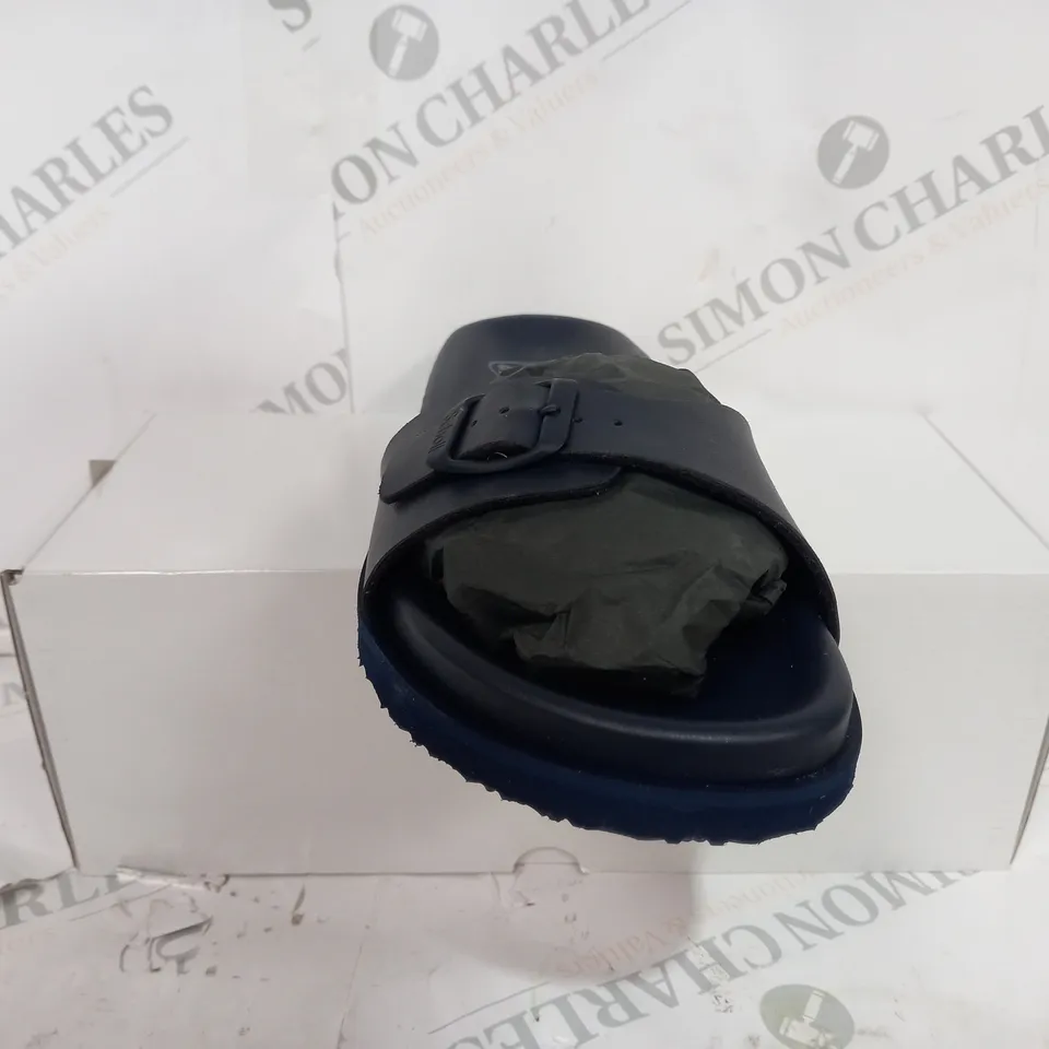 BOXED SCHOLL THICK PADDED OPEN TOE SANDAL - SIZE 6