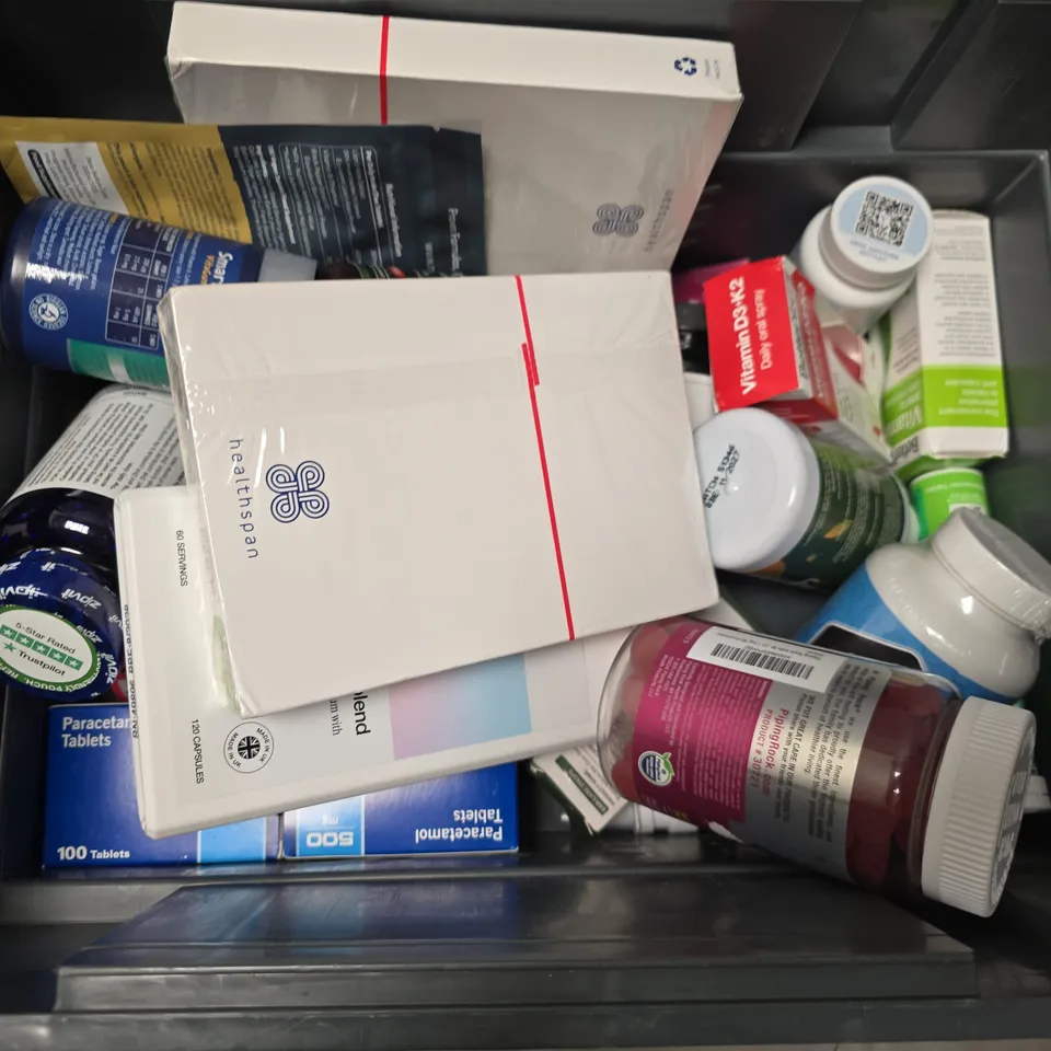 APPROXIMATELY 15 ASSORTED VITAMIN/HEALTH AID PRODUCTS TO INCLUDE NUTRITION GEEKS BIOTIN GROWTH+, MAGNESIUM SUPERBLEND, BLACK MACA COMPLEX, ETC - COLLECTION ONLY