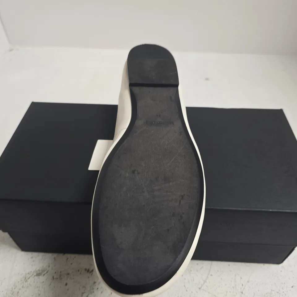 BOXED PAIR OF MASSIMO DUTTI CREAM BALLET FLATS, WOMEN'S – UK 5 (EU 38)