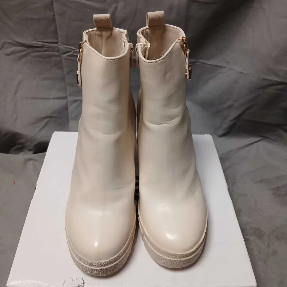 RIVER ISLAND CREAM LEATHER ANKLE BOOTS WITH SIDE ZIP – WOMEN'S SIZE 4