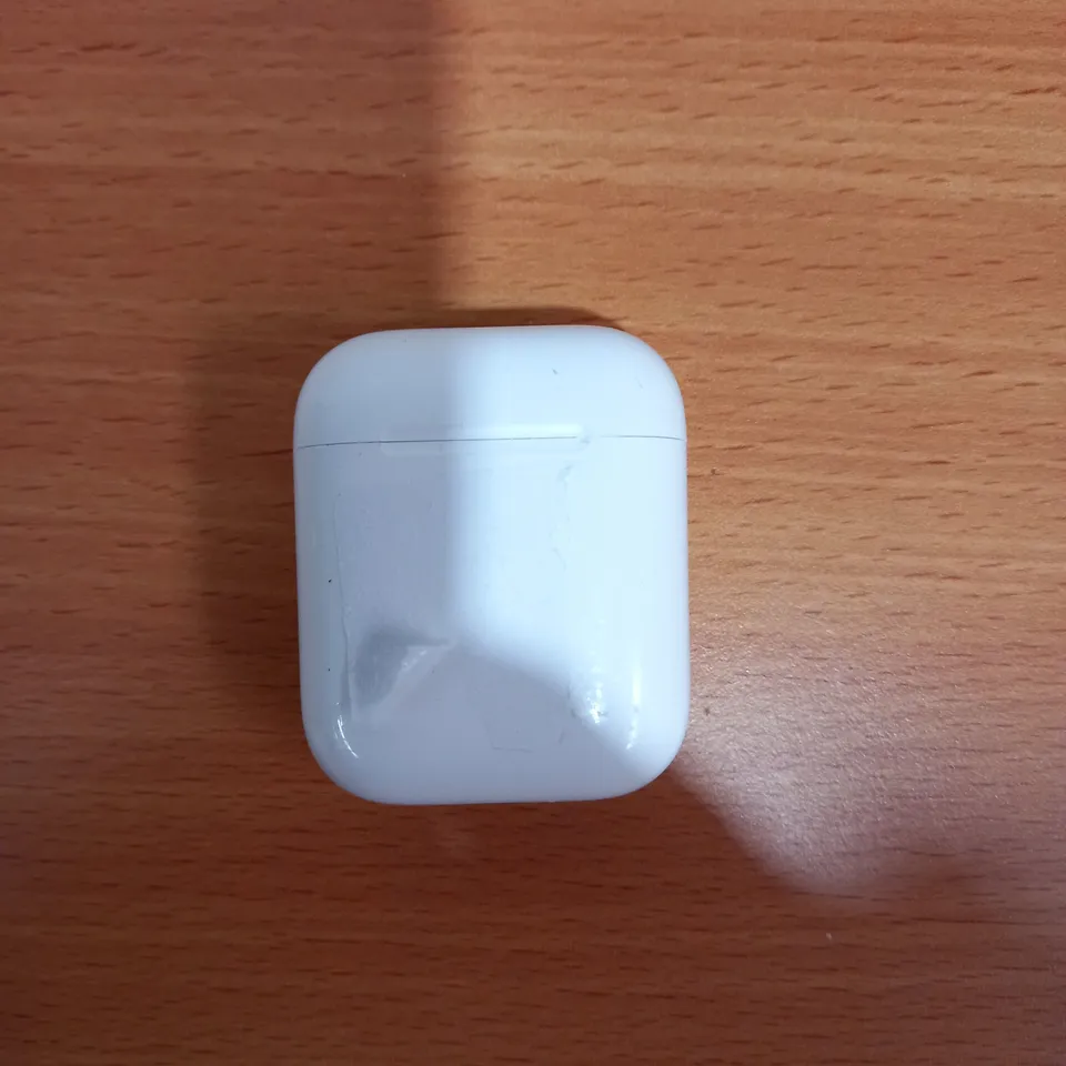 APPLE AIRPODS