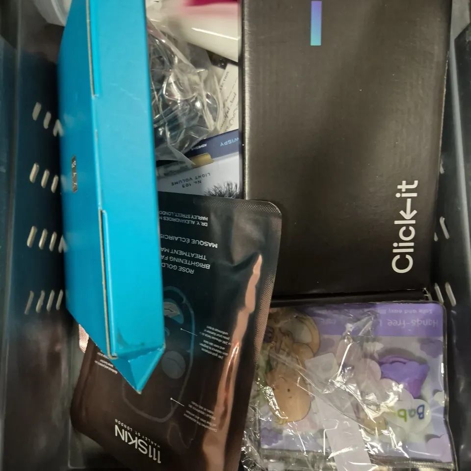 APPROXIMATELY 20 ASSORTED HEALTH & BEAUTY PRODUCTS TO INCLUDE - KISS FRENCH NAILS, SHEGLAM BRUSH, MASKING SHEET MASK ETC 