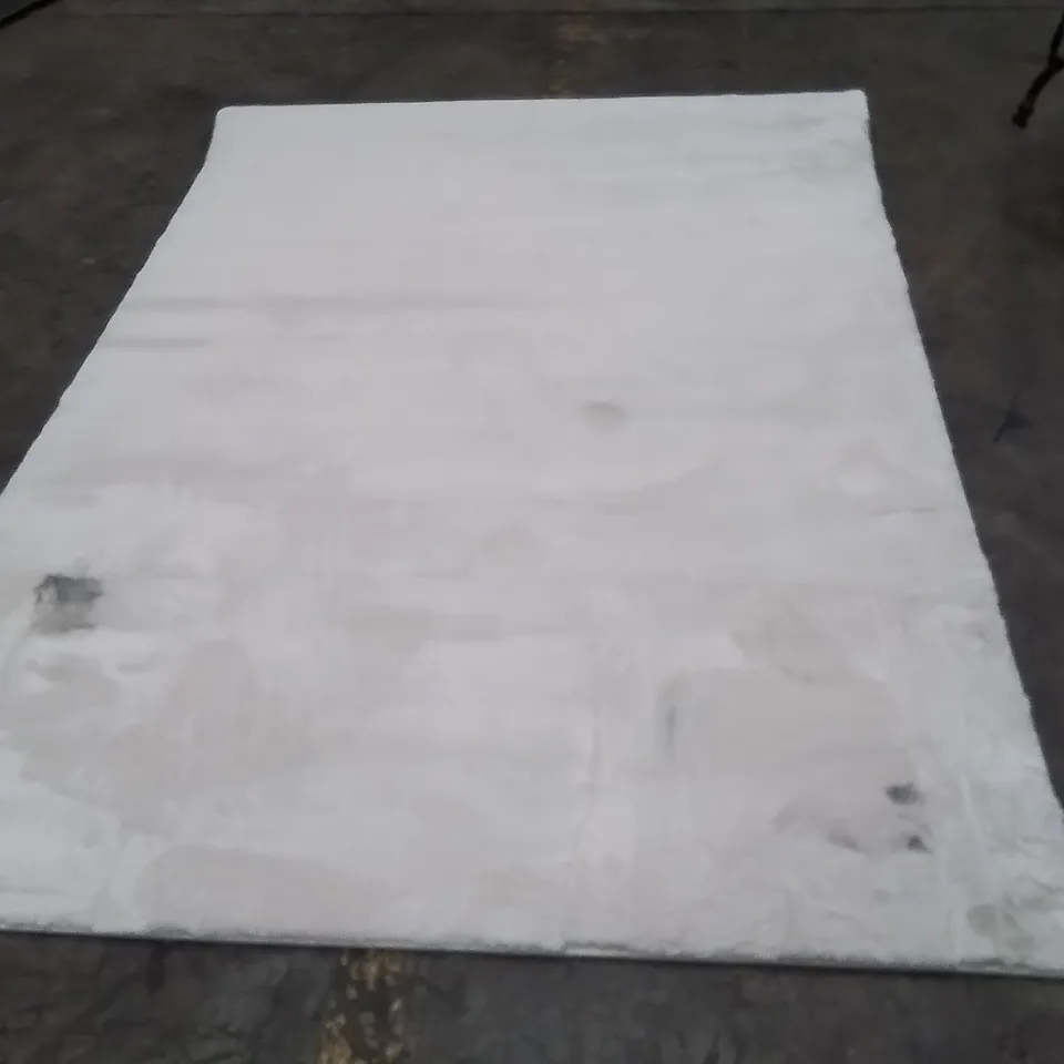 QUALITY DESIGNER AREA RUG - APPROXIMATELY 230X160CM