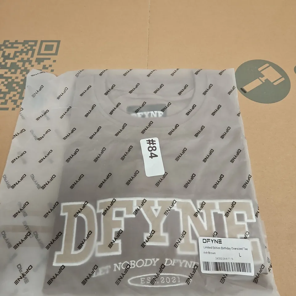 DFYNE LIMITED EDITION BIRTHDAY OVERSIZED TEE – ASH BROWN, SIZE L