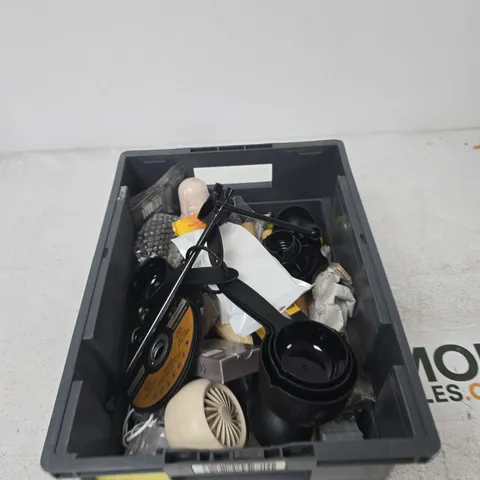 TOTE OF APPROXIMATELY 12 ASSORTED ITEMS TO INCLUDE: 7" LOCKING GRIP PLIERS 
