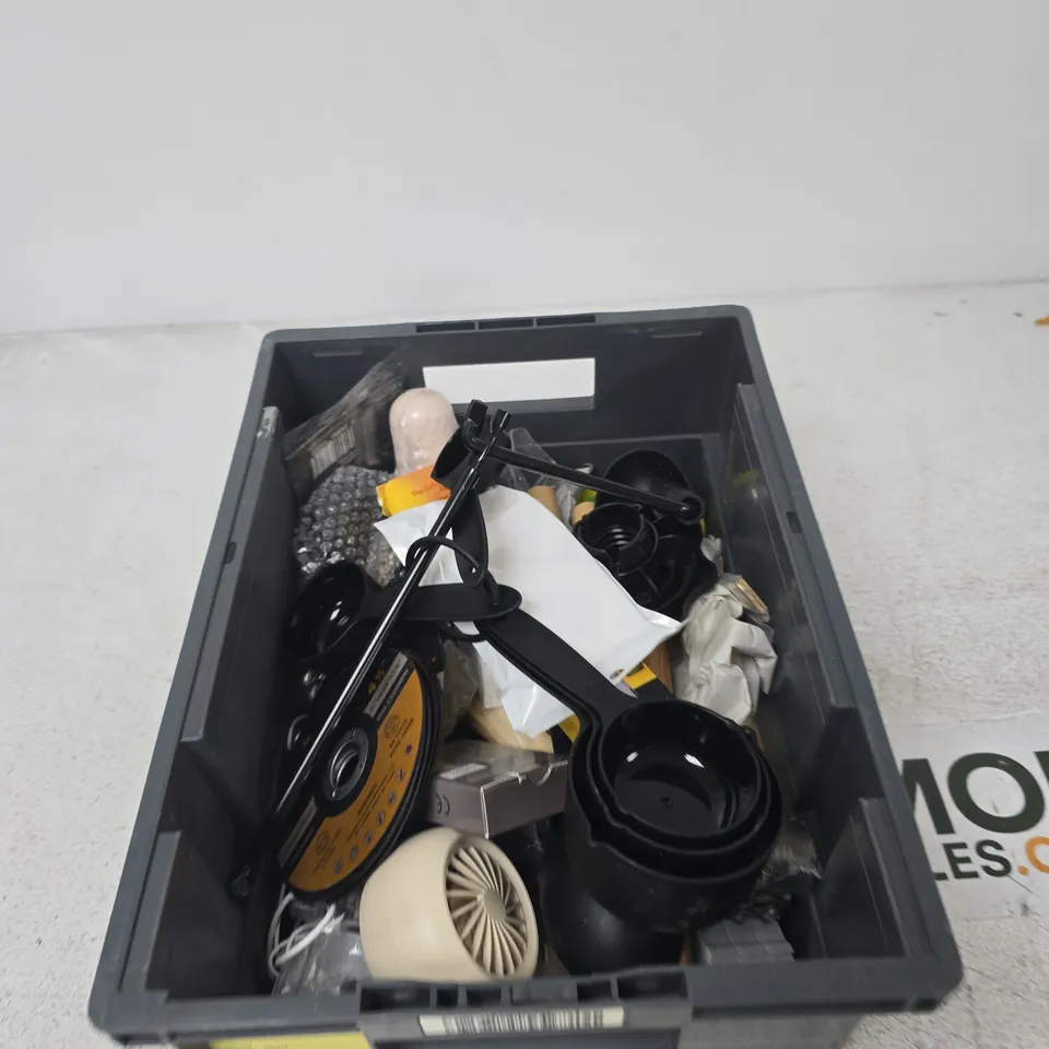 TOTE OF APPROXIMATELY 12 ASSORTED ITEMS TO INCLUDE: 7" LOCKING GRIP PLIERS