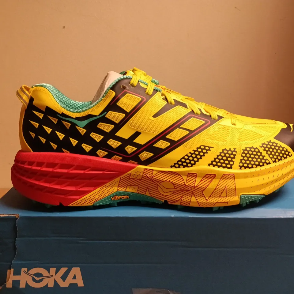 BOXED PAIR OF HOKA SPEEDGOAT 2 RUNNING SHOES - YELLOW/BLACK, VIBRAM SOLE, UK 10
