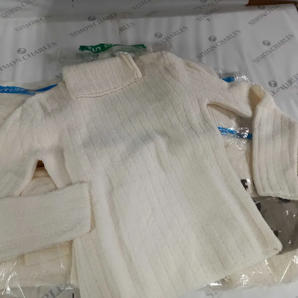LOT OF 7 ASSORTED KNITWEAR CLOTHING ITEMS - VARIOUS SIZES