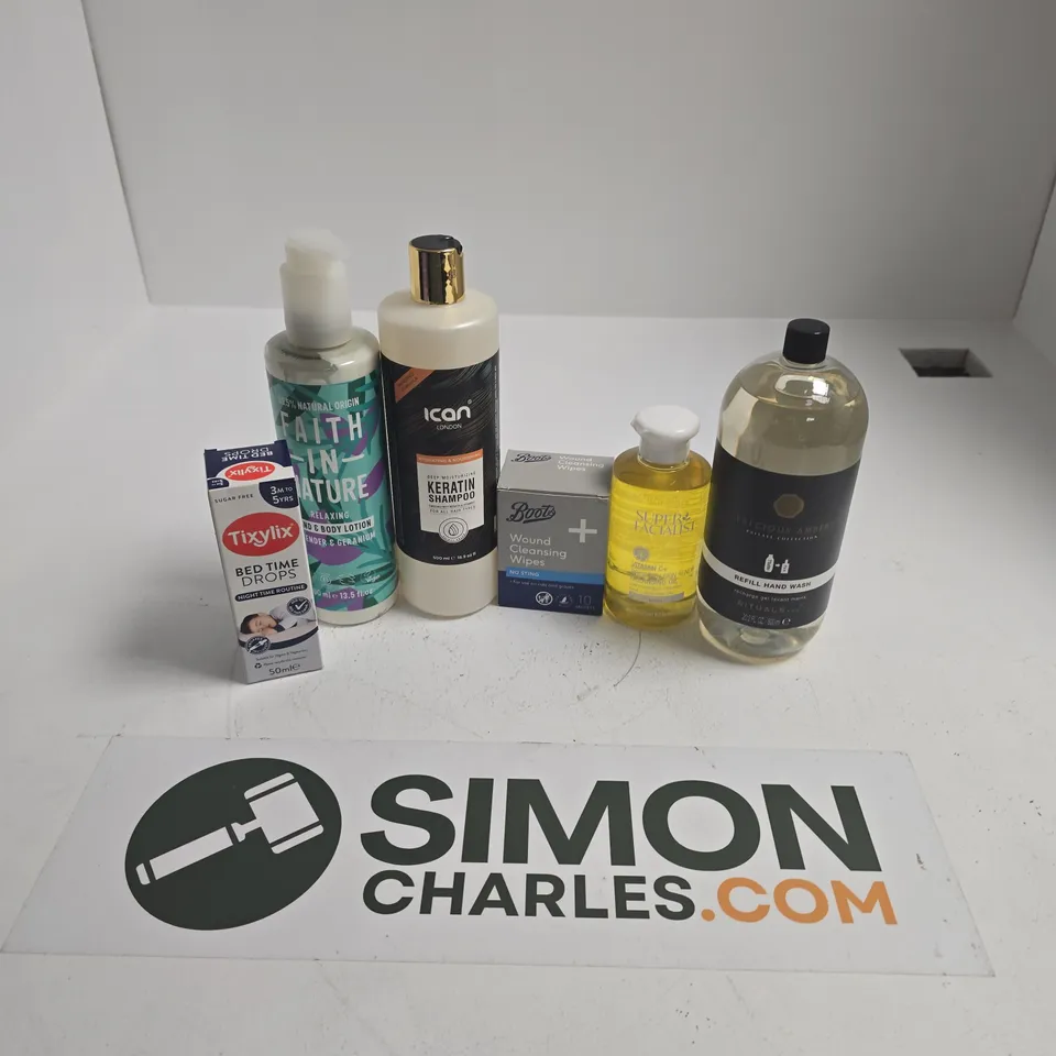 APPROXIMATELY 15 ASSORTED HEALTH & BEAUTY PRODUCTS TO INCLUDE RITUALS PRECIOUS AMBER HAND WASH, BOOTS WOUND CLEANSING WIPES, SUPER FACIALIST CLEANSING OIL, ETC, ETC - COLLECTION ONLY