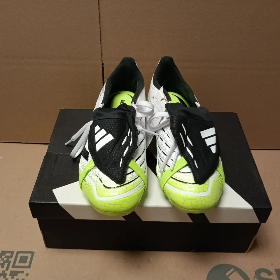 BOXED PAIR OF KIDS ADIDAS PREDATOR LEAGUE FOOTBALL BOOTS IN WHITE/GREEN - UK 3