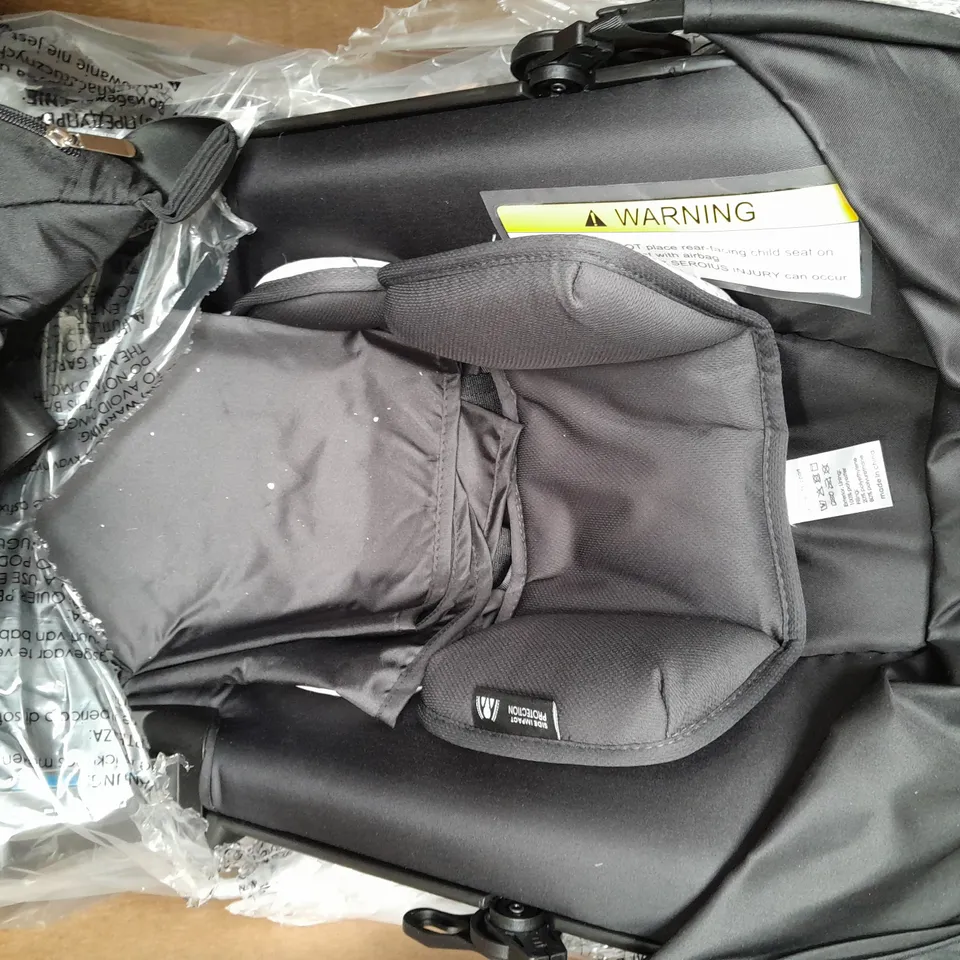 BOXED UNBRANDED CHILD SEAT/PRAM