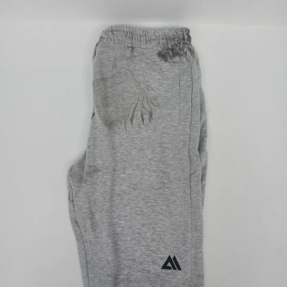ROCK & ROCK 3/4 LENGTH SWEAT SHORTS IN GREY SIZE XL