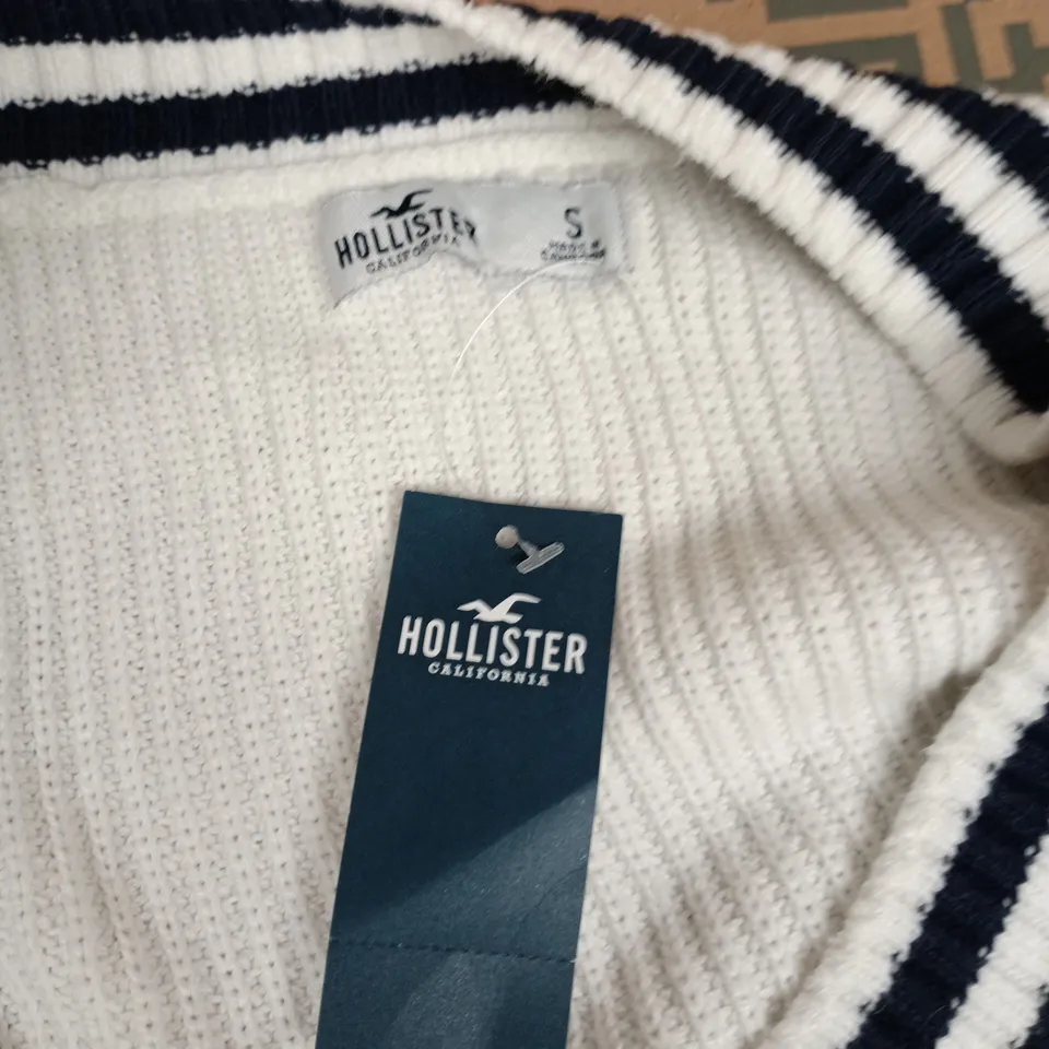 Hollister White V-Neck Knit Sweater – Size S, Men’s