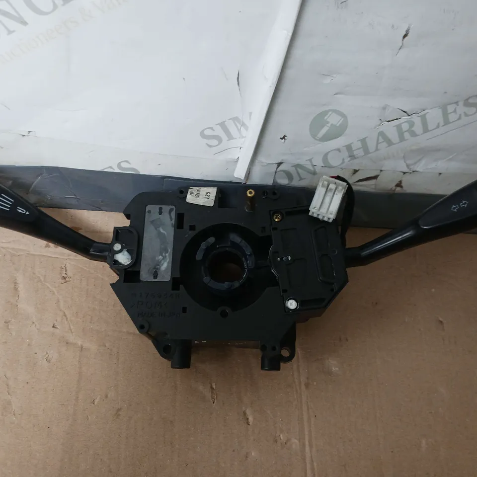 INDICATOR AND WINDSCREEN WIPER MODULAR 
