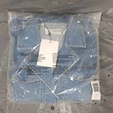 BOX OF APPROXIMATELY 8 ASSORTED HOUSEHOLD AND CLOTHING ITEMS IN VARIOUS STYLES AND SIZES, ETC - COLLECTION ONLY