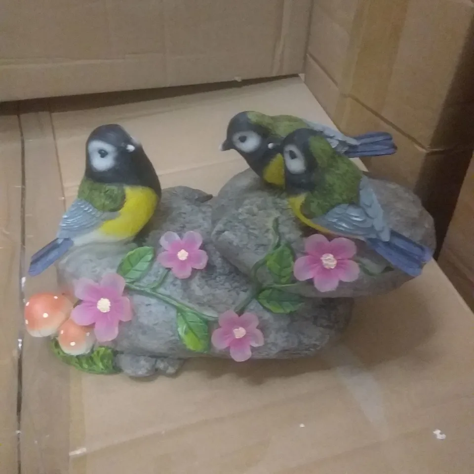 BOXED 3 BIRDS FIGURE WITH SOLAR LIGHT 