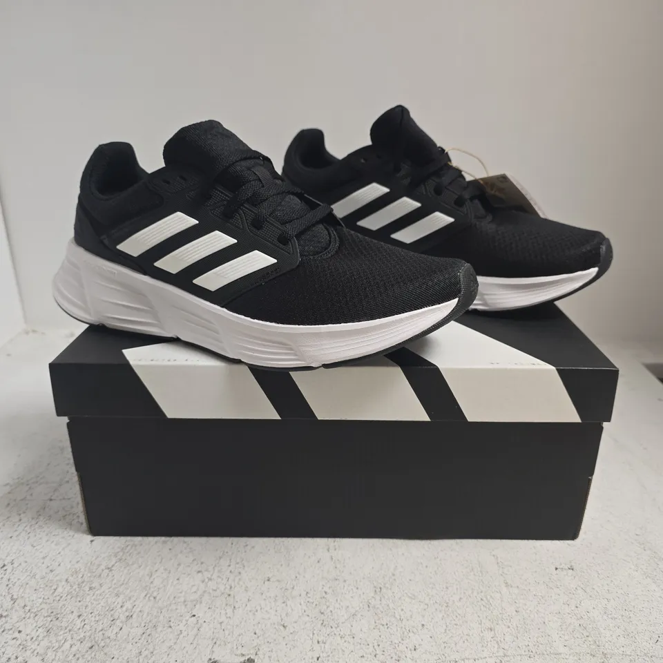 BOXED PAIR OF ADIDAS GALAXY 6 TRAINERS IN BLACK/WHITE SIZE UK 9