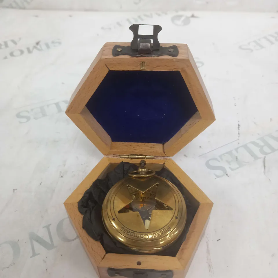 BRASS ANTIQUE COMPASS WITH HOLDING BOX