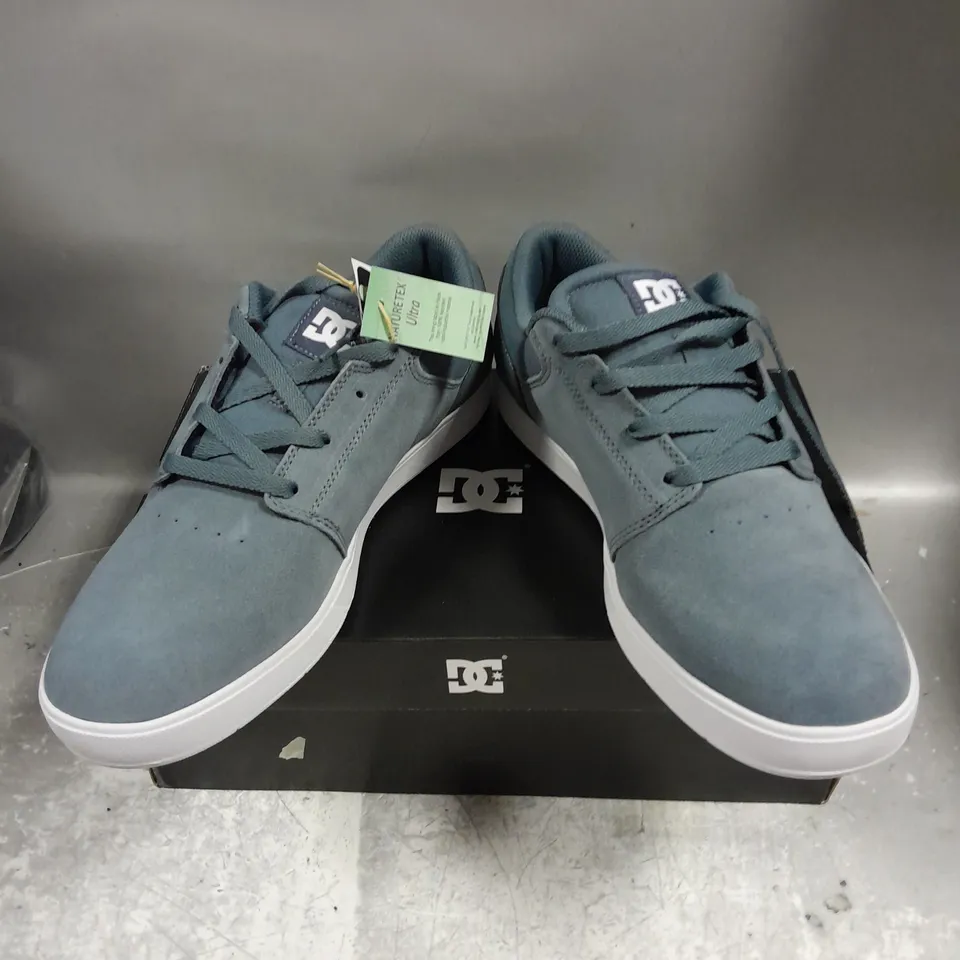 BOXED PAIR OF DC SHOES CRISIS 2 SHOES IN BLUE SIZE MENS UK 11